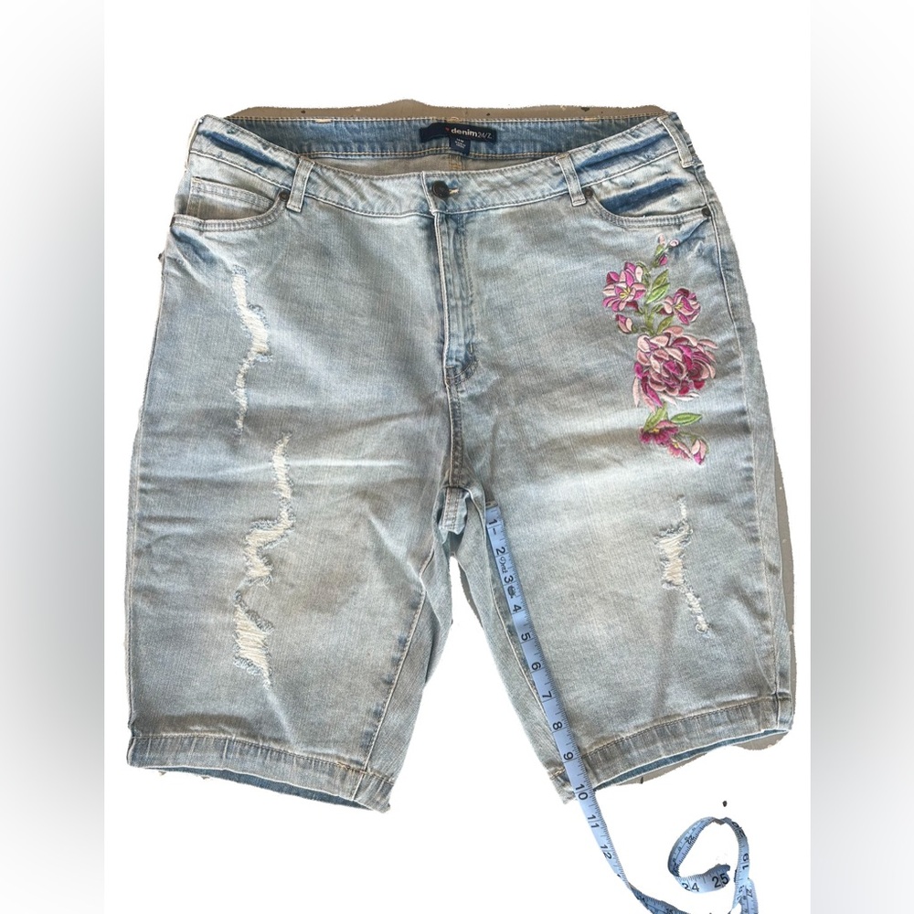Plus Size 16W Distressed Bermuda Shorts Floral‎ Embroidered Boho